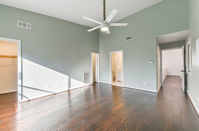 Building Photo - 5214 Blossom St