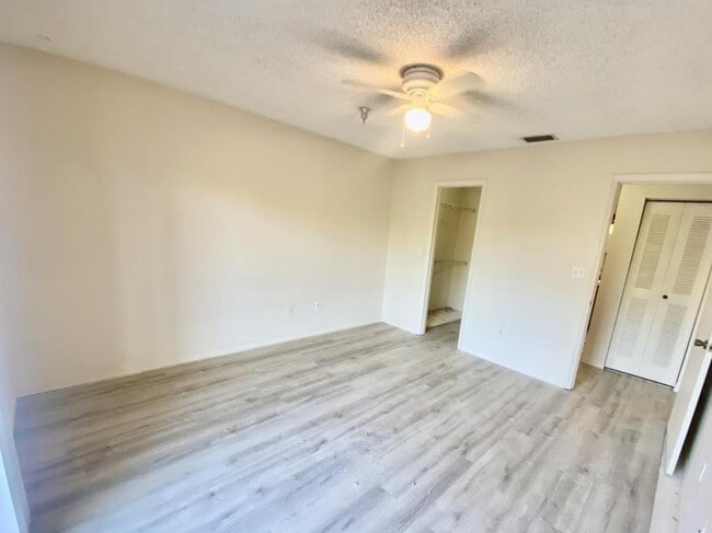 Building Photo - 10263 Gandy Blvd N