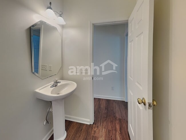 Building Photo - 6923 Babbling Brook Ln