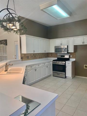 Building Photo - 711 Rolling Hills Dr