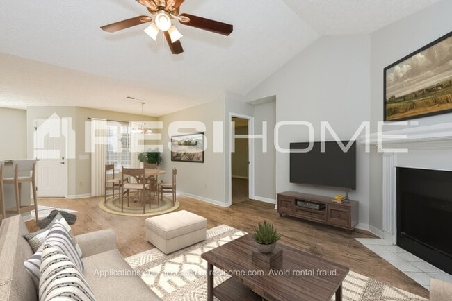 Building Photo - 1841 Killarney Dr SW