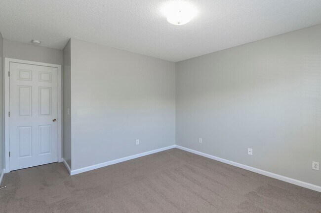 Building Photo - Freshly Updated 3 bedroom Home with New Ro...