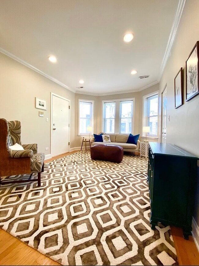 Building Photo - 7062 N Wolcott Ave