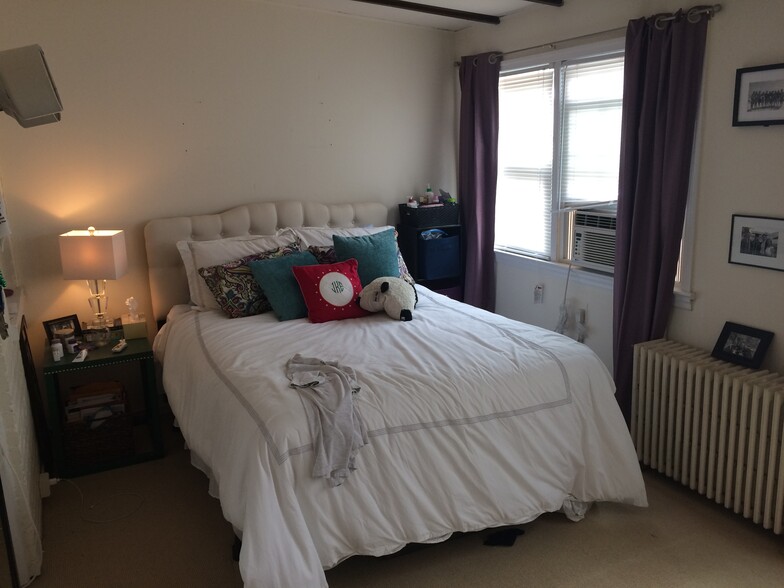 Back Bedroom - 2407 Huidekoper Plz NW