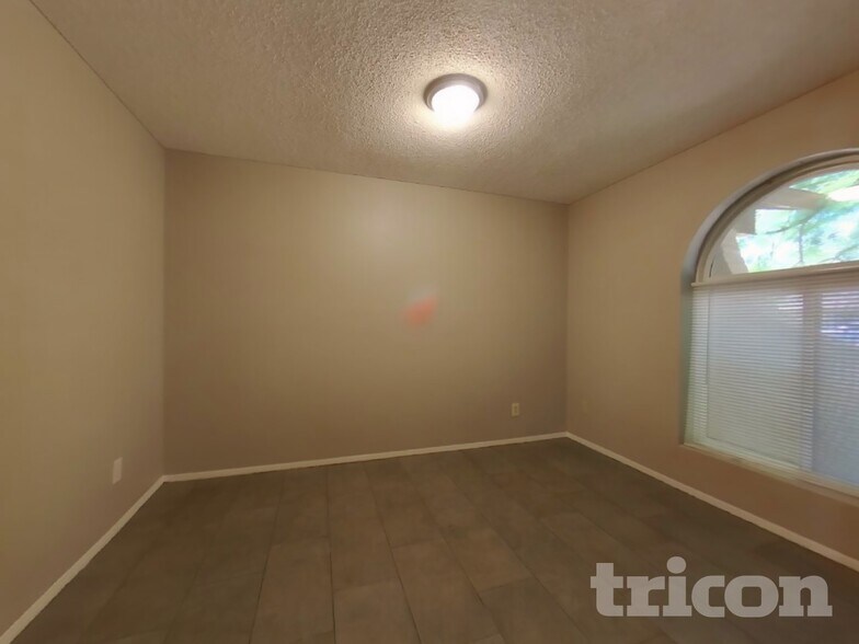 Building Photo - 4140 W Pershing Ave