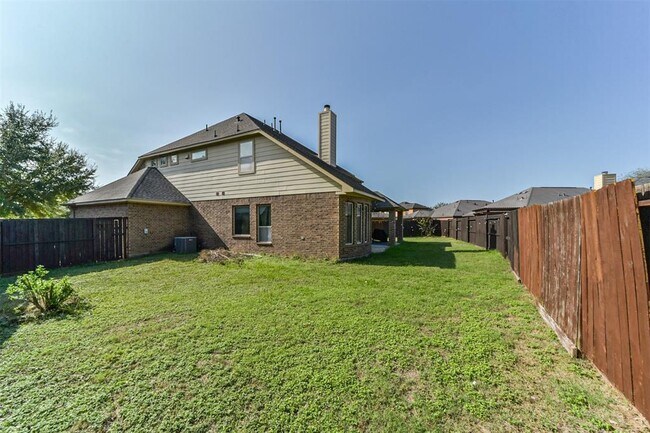 Building Photo - 6207 Holly Oaks Court