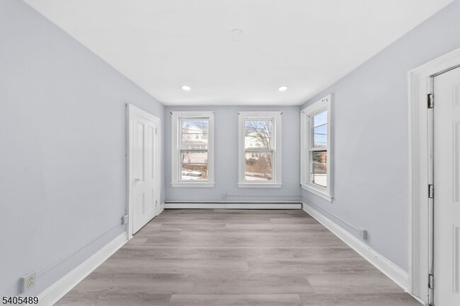 Building Photo - 437 Morrissee Ave