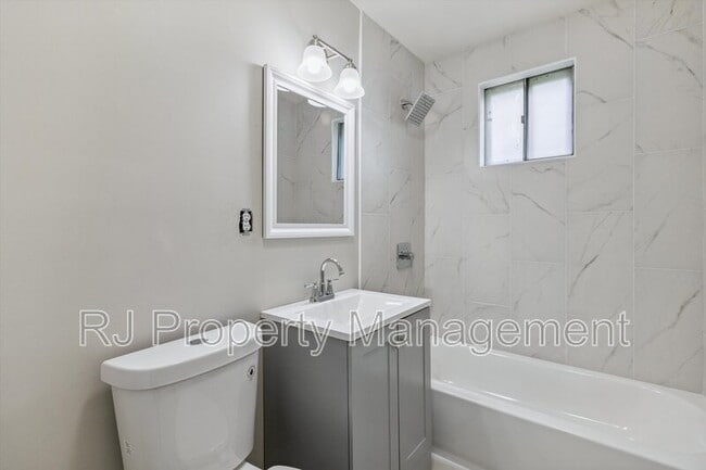 Building Photo - 2800 Tarbora Ave