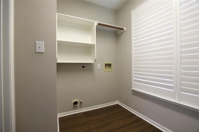 Building Photo - 21631 Live Oaks Spring Dr