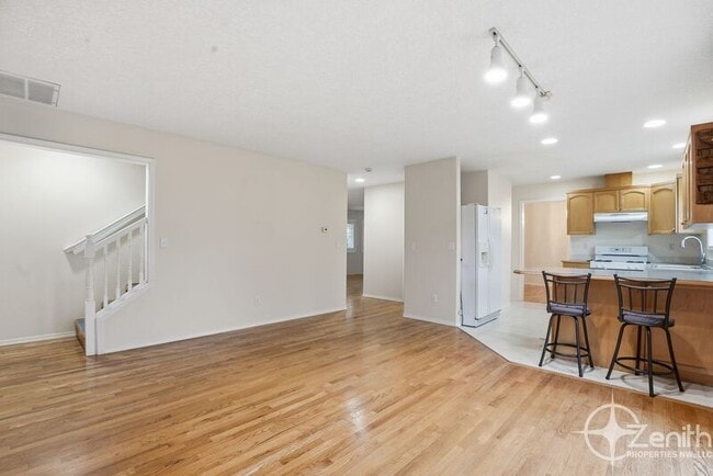 Building Photo - 5322 NE 69th Cir