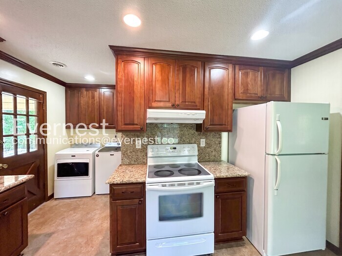 Building Photo - 75 Cottonwood Dr