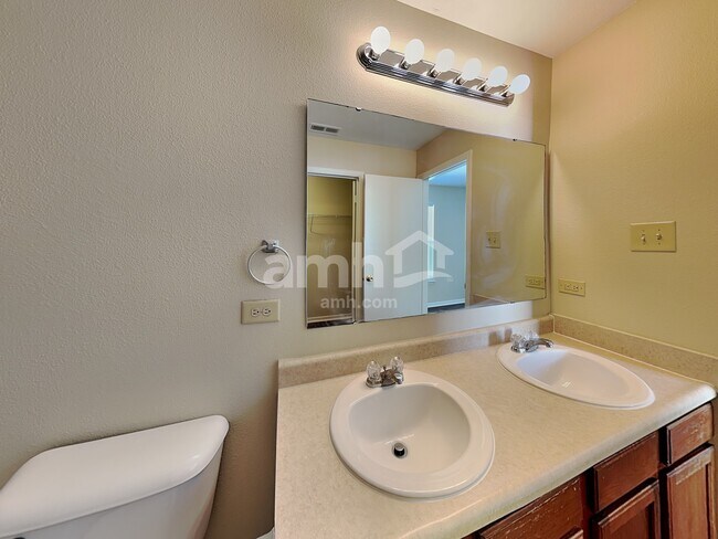 Building Photo - 1420 Dowell St