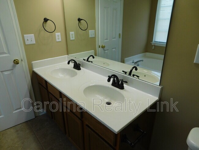 Building Photo - 7905 Shiny Meadow Ln