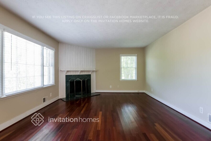 Building Photo - 215 Simpson Dr NE