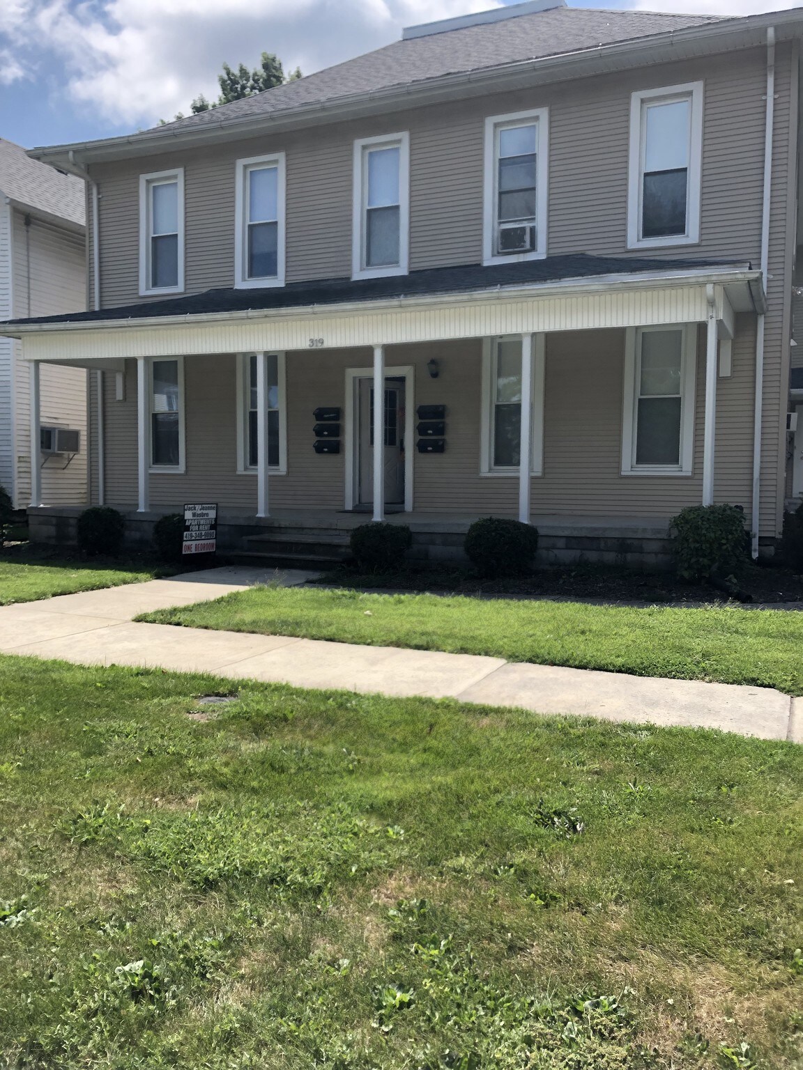 Building Photo - 319 Cherry St