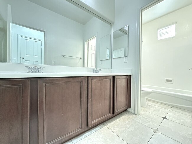 Building Photo - SOLANO AT THE VISTAS