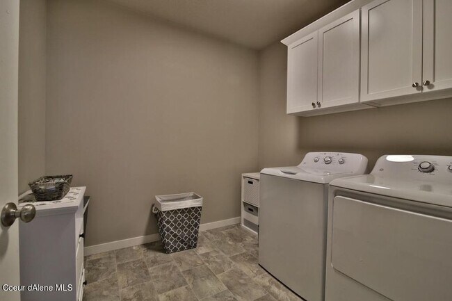 Building Photo - 13373 N Loveland Way