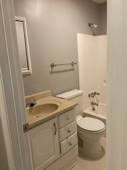 Building Photo - 104 Kimeran Ln