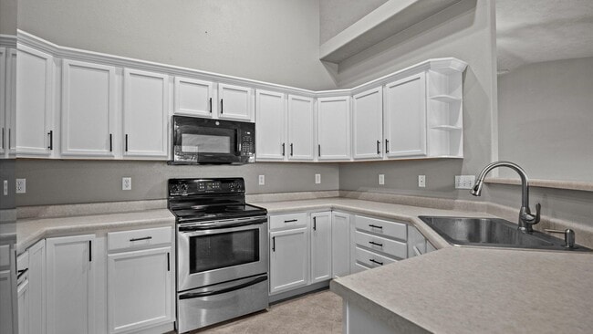 Building Photo - Spacious 3-Bed Ranch Home w/ 3-Car Garage & RV Parking In Quiet North Grand Junction Neighborhood