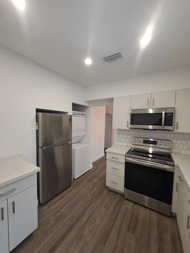 Building Photo - 2835 SW 2nd St