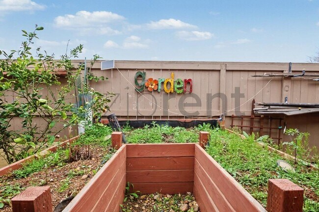 Building Photo - 12743 Blueblanc Way