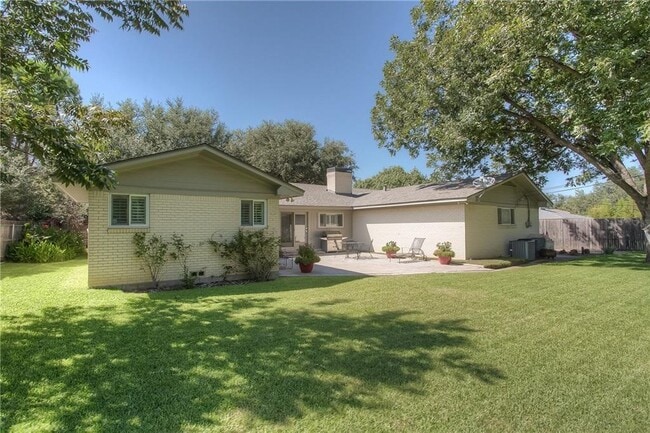 Building Photo - Beautiful Home in Tanglewood