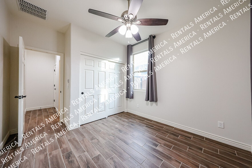 Building Photo - 2616 W Perola Dr