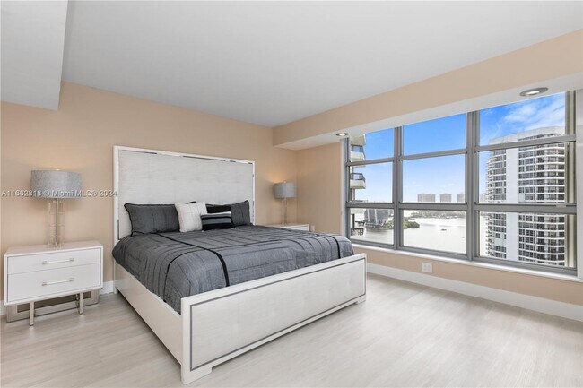 Building Photo - 3500 Mystic Pointe Dr