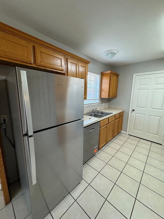Building Photo - 10237 Hyacinth Ln