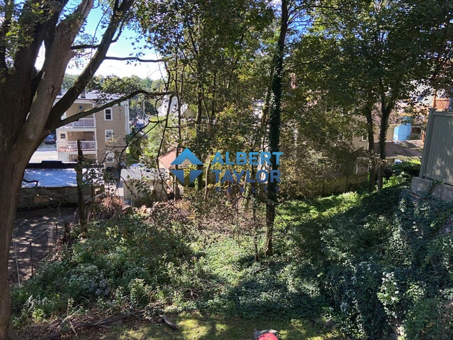 Building Photo - 89 Sheridan St