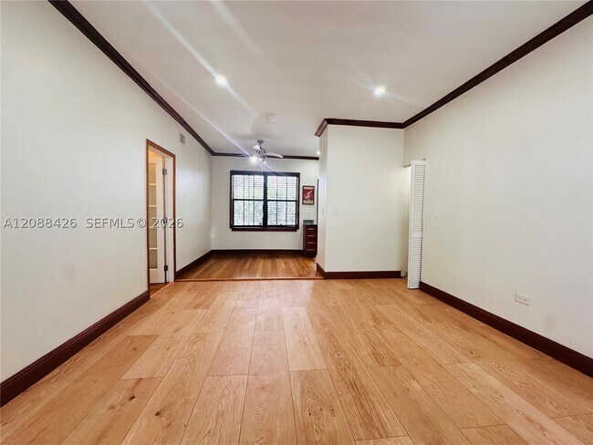 Building Photo - 1470 Lincoln Terrace