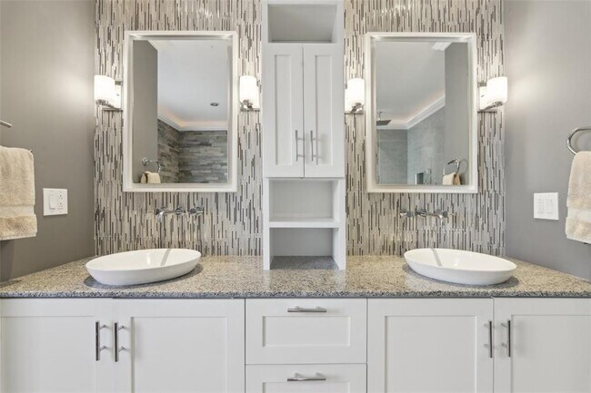 Building Photo - 157 9th Ave N