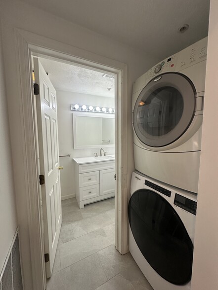 Building Photo - 238 Hanover St