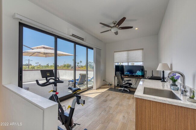 Building Photo - 540 W Mariposa St