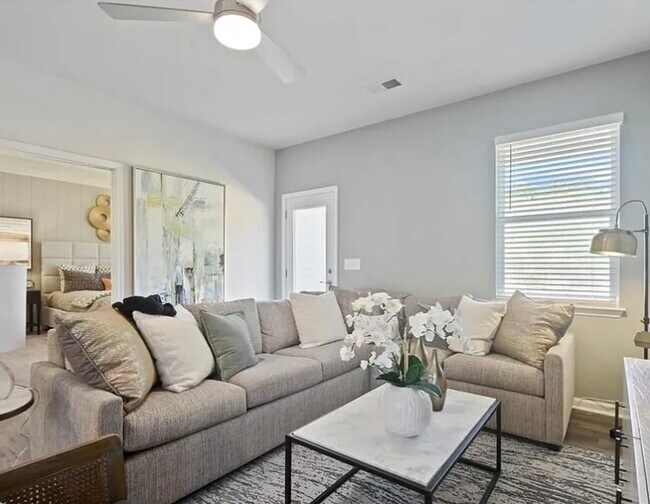 Building Photo - 118 Paddock Glen Dr