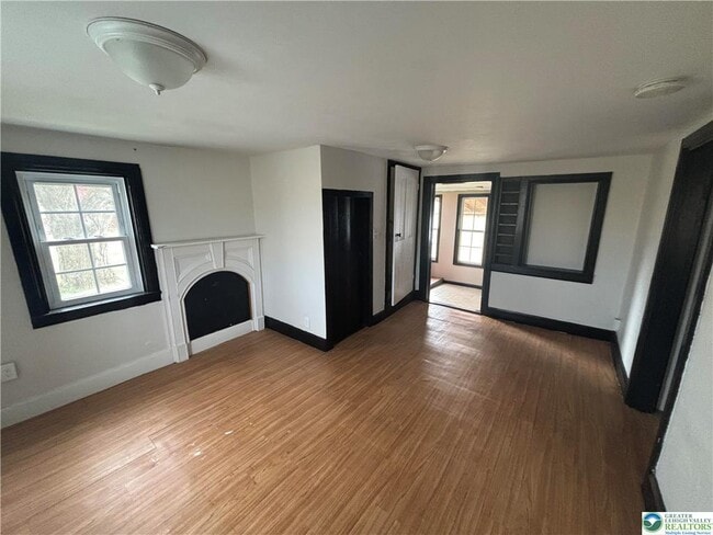 Building Photo - 654 Youngs Hill Rd