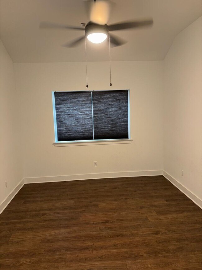 Building Photo - 3 Bedroom 2 Bathroom Georgetown Home