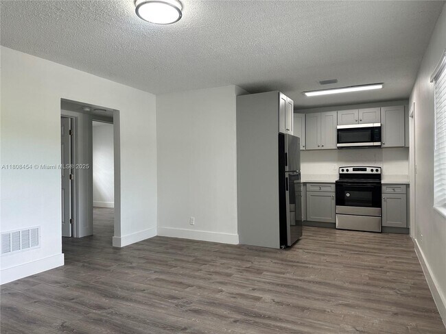 Building Photo - 2401 NW 9th Ave