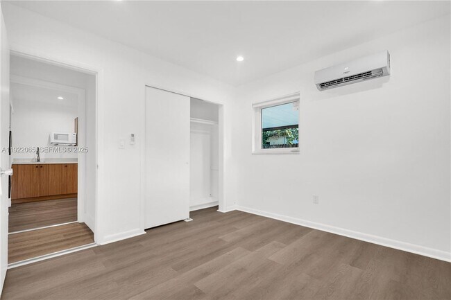 Building Photo - 4701 SW 104th Ct