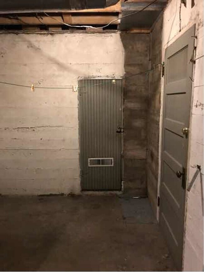 Building Photo - 904 1/2-310-312 E Elizabeth St