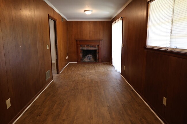 Building Photo - 101 Catherine Ave