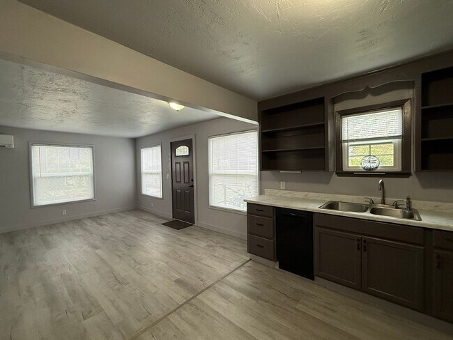 Building Photo - Freshly Updated Thurston Home!