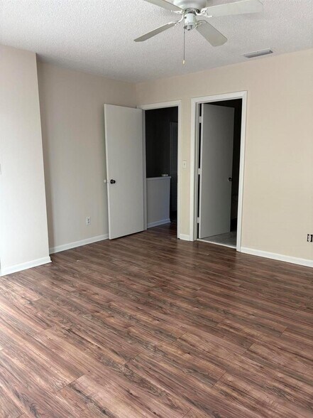 Building Photo - 5106 Pier Dr