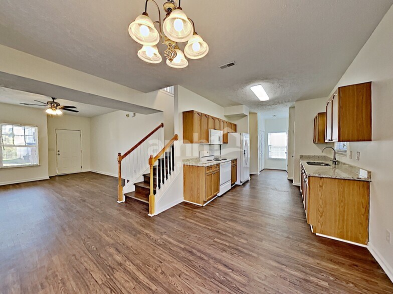 Building Photo - 8029 Maggie Ct