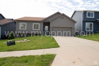 Building Photo - spacious 4-bedroom, 3-bathroom