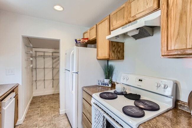 Building Photo - 2 Bedroom Cottage