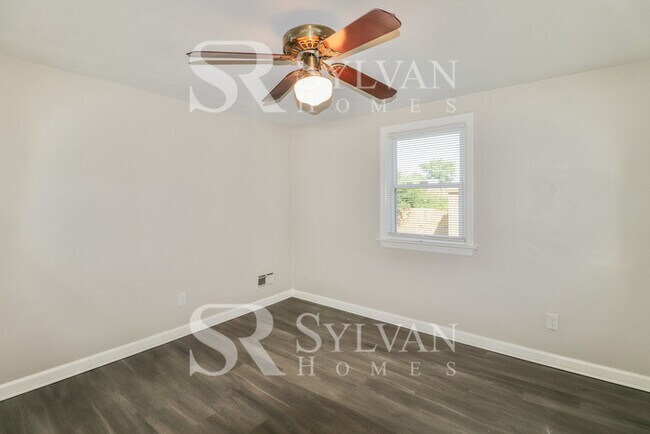 Building Photo - Charming 3BR 2BA Home