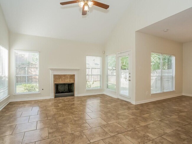 Building Photo - 13314 Chasworth Dr