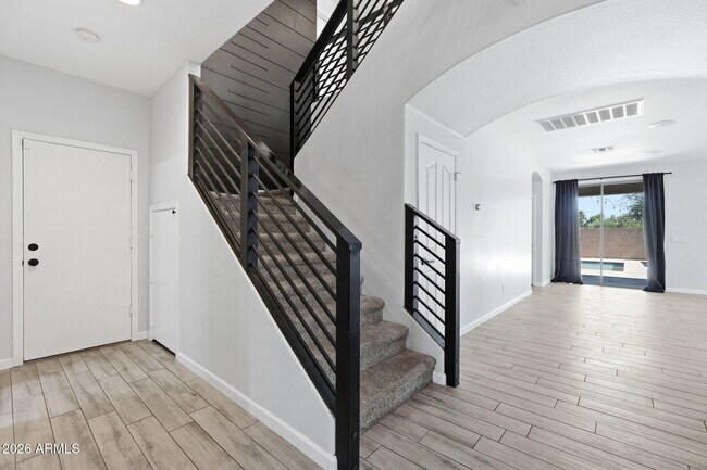 Building Photo - 11402 W Alvarado Rd