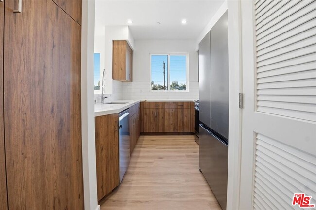 Building Photo - 1820 Prosser Ave